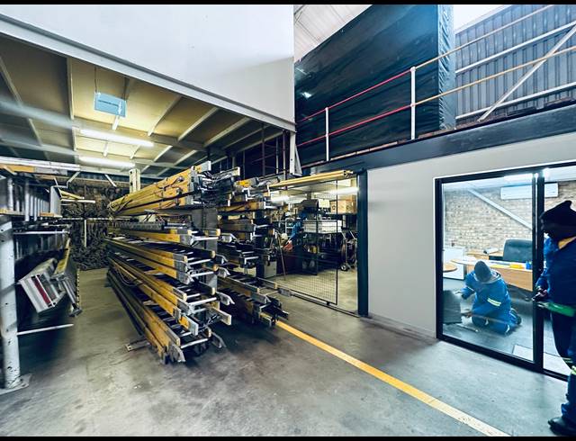 2,052M² WAREHOUSE FOR SALE IN PRINCESS AH